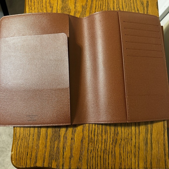 Louis Vuitton Desk Agenda Cover MM - Picture 2 of 10